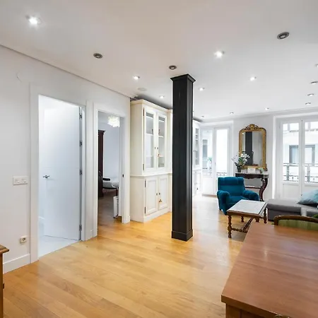 & - Neighbourhood Of Gros Apartment