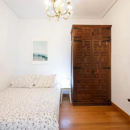 & - Neighbourhood Of Gros Apartment *