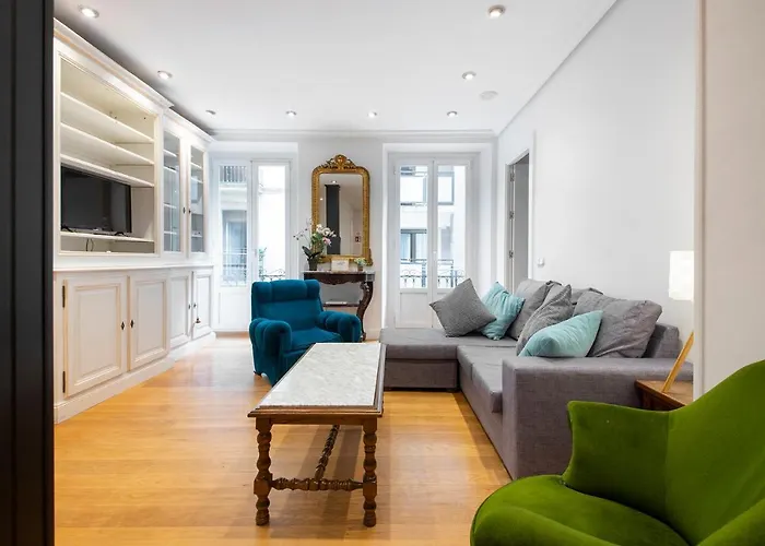 & - Neighbourhood Of Gros サン・セバスティアン